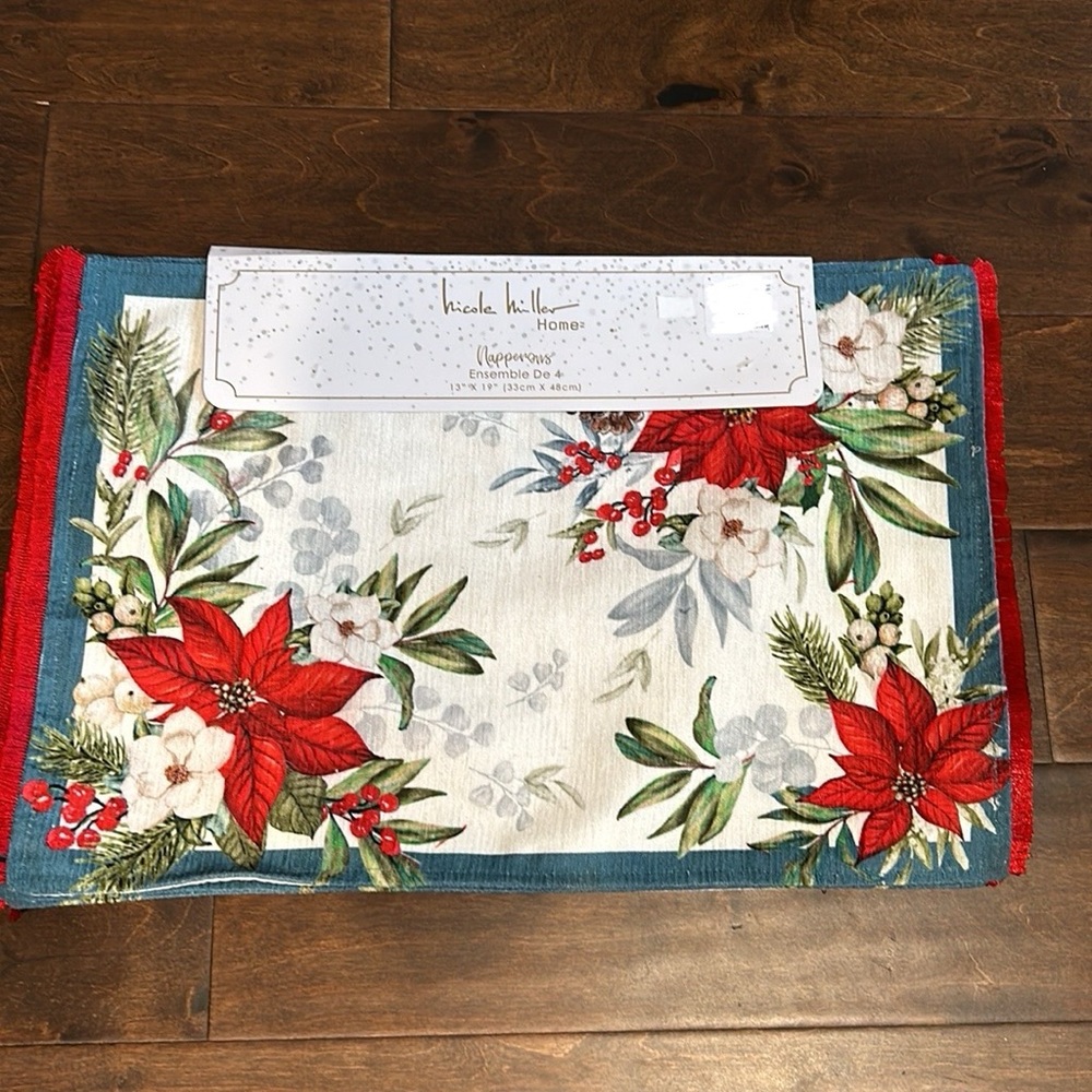 Nicole Miller Placemats Poinsettia  Christmas Holly Berry  New Holiday